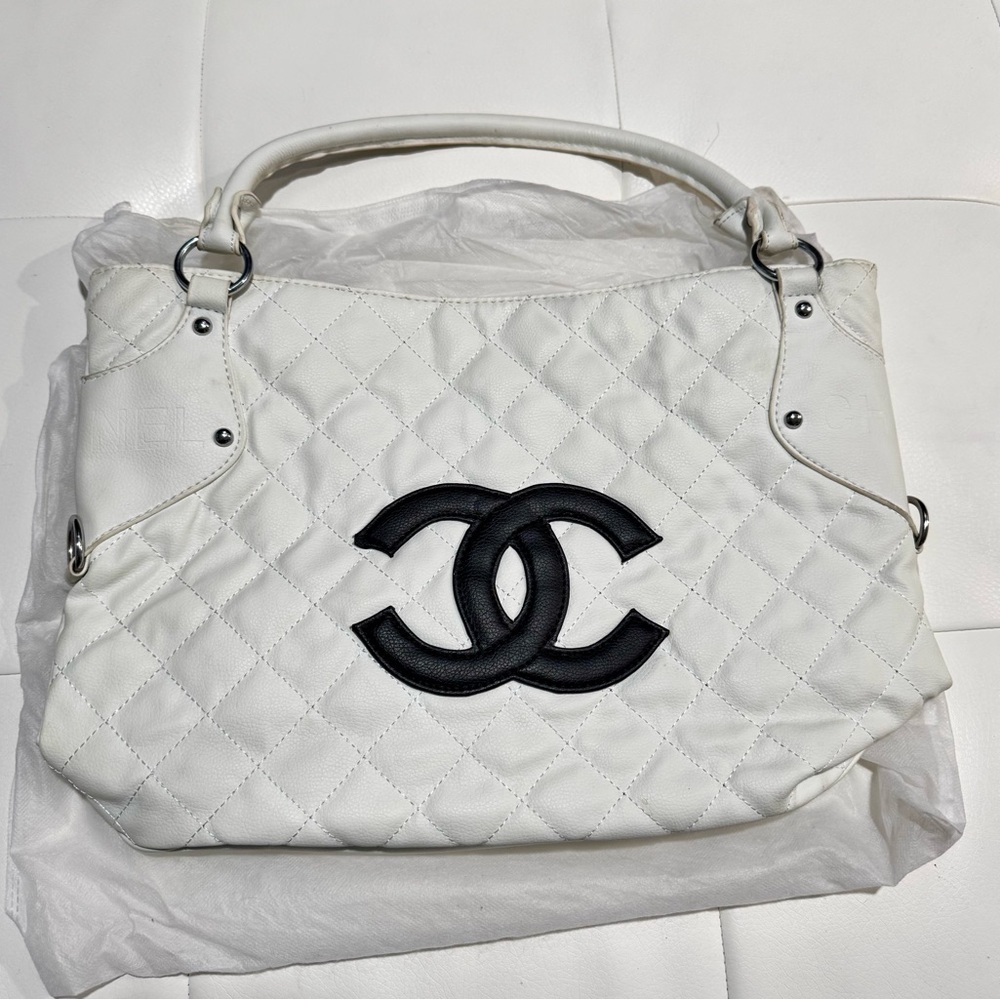 Chanel White and Black Quilted Women's Bag - Picture 5 of 5